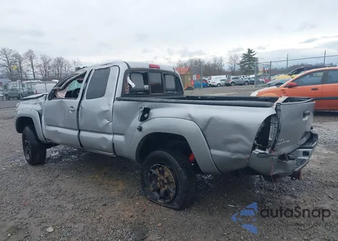 2015 Toyota Tacoma z USA, uszkodzony, nr VIN 5TFUX4EN9FX032938